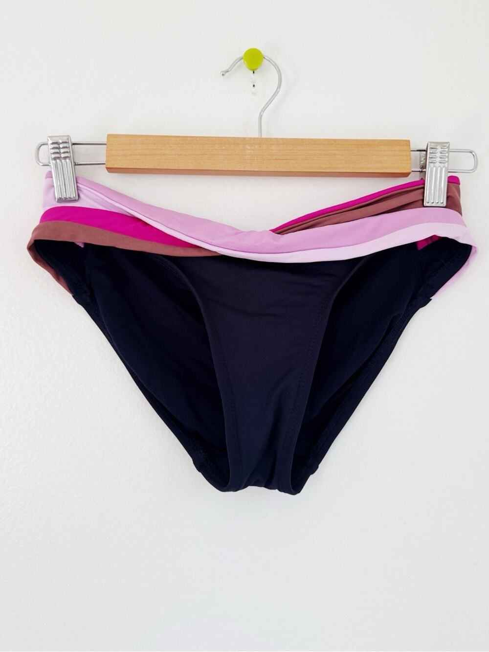 Robin Piccone Simone Twist
Bikini Bottom Nwot